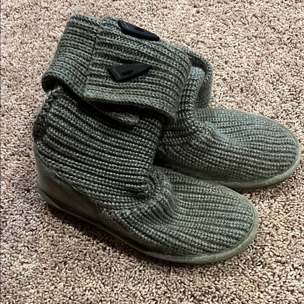 BearPaw Gray Winter Boots Cozy Knit Design